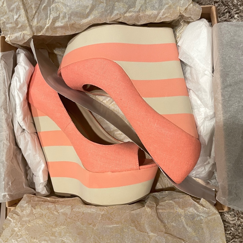 Coral striped zigi soho pizzazz platform peep toe wedge